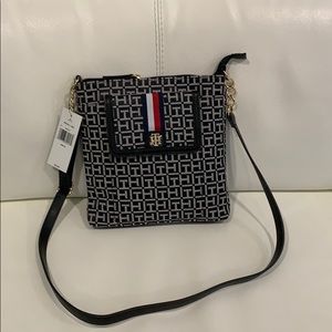 🌼 NWT 🌼 TOMMY HILFIGER CROSSBODY BAG